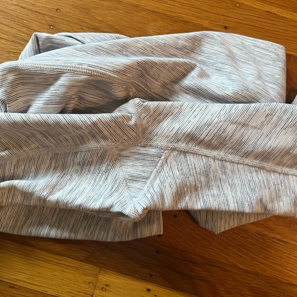 Lululemon Wunder Under Leggings - Picture 3 of 5